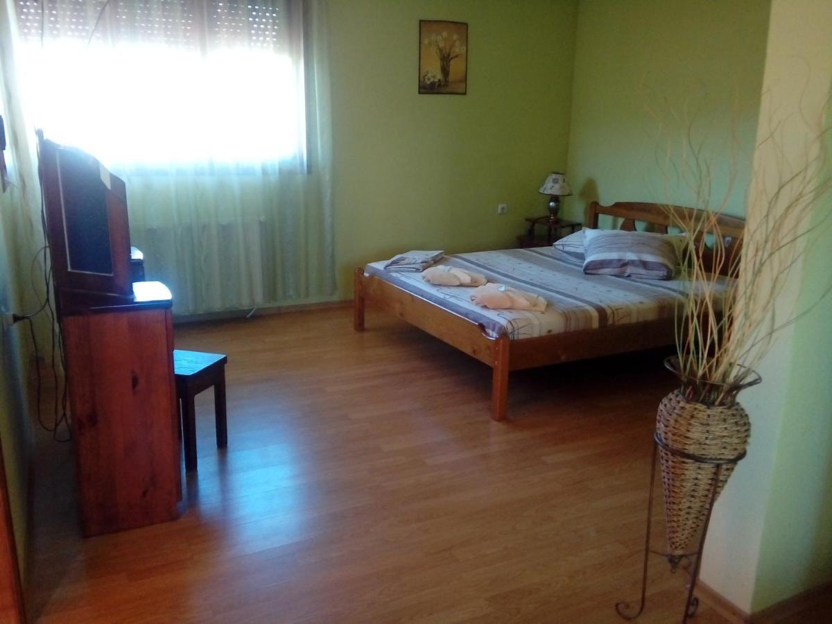 Guest House Ambrozia Kotel Ngoại thất bức ảnh