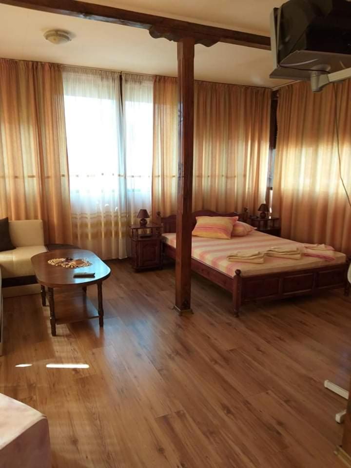 Guest House Ambrozia Kotel Ngoại thất bức ảnh